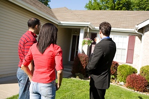 a title agent telling them a real estate settlement option