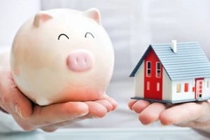 hands holding a piggy bank and a house model for Mortgage Industry