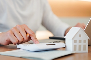 Calculating home refinancing
